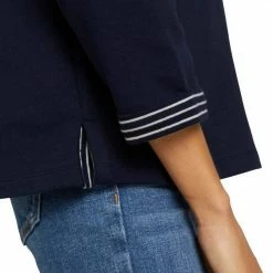 Coupon 🤩 TOM TAILOR Sweatshirt mit Logo Print auf der Front Iris flower, Dunkelblau, Wollweiß 😍 -Tom Tailor Verkaufsgeschäft 0b6da305 856f 5fc9 8f8d 27bef90807a1