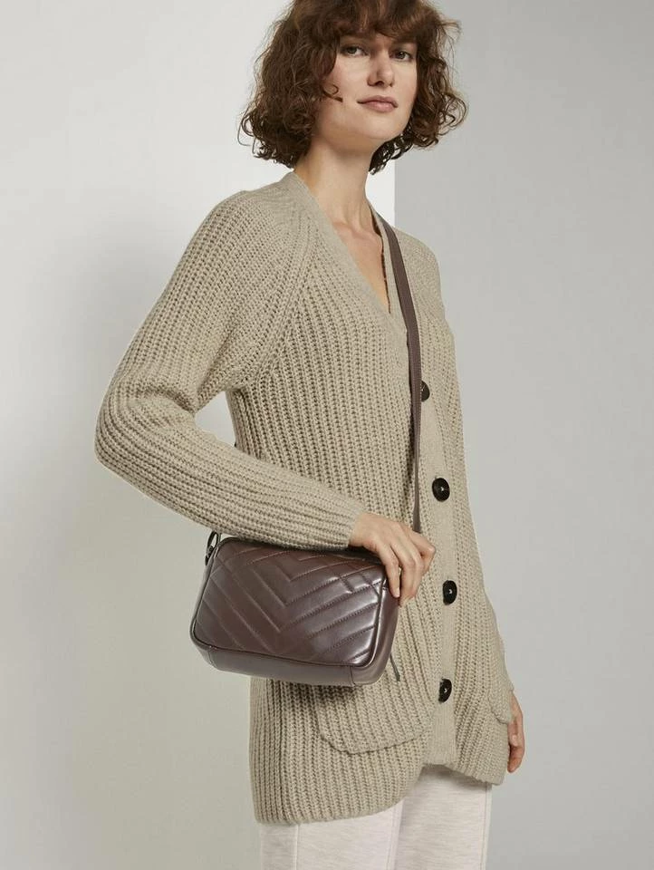 Angebote 🤩 TOM TAILOR Umhängetasche »Jara Gesteppte Umhängetasche« Dark brown, Bordeaux #ft5_slash# wine, Schwarz #ft5_slash# black 😀 6 Angebote 🤩 TOM TAILOR Umhängetasche »Jara Gesteppte Umhängetasche« Dark brown, Bordeaux #ft5_slash# wine, Schwarz #ft5_slash# black 😀 - Image 6