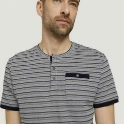 Besorgen ✔️ TOM TAILOR T-Shirt (1-tlg) 🎉 16 Besorgen ✔️ TOM TAILOR T-Shirt (1-tlg) 🎉 -Tom Tailor Verkaufsgeschäft 1751aed3 f4d9 50f1 8f0c 9d8b27f4e21a