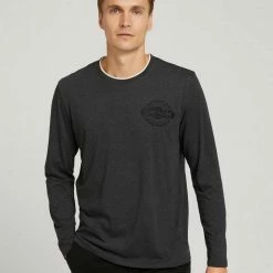 Budget ⭐ TOM TAILOR T-Shirt »Langarmshirt mit Brustprint« Sky Captain Blue, Anthracite Melange, Dark Gable Green, Decadent Bordeaux 🎁