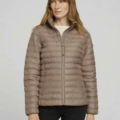 Großhandel 🧨 TOM TAILOR Steppjacke mit Stehkragen Golden pumpkin, Sky Captain Blue, Wooden moss green, Dark maroon red 😉 54 Großhandel 🧨 TOM TAILOR Steppjacke mit Stehkragen Golden pumpkin, Sky Captain Blue, Wooden moss green, Dark maroon red 😉 -Tom Tailor Verkaufsgeschäft 2f20fbba c0ca 5110 8fac 37cc186d6157