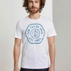 Rabatt 🔥 TOM TAILOR Rundhalsshirt mit großem Logoprint Dunkelgrau, Sky Captain Blue, Royalblau, Weiß 🌟 -Tom Tailor Verkaufsgeschäft 3111570d 5788 515f 9bc4 9770e9db13b4