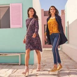 Angebote 😍 TOM TAILOR Röhrenjeans »Alexa slim« mit coolem Galon-Streifen an der Seitennaht ✨ -Tom Tailor Verkaufsgeschäft 37345057