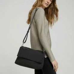 Schlussverkauf 👏 TOM TAILOR Umhängetasche »Lara Baguette Tasche mit Überschlag« Schwarz #ft5_slash# black, Beige ✔️