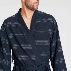 Coupon ⌛ Unisex-Bademantel »Wellness Kimono«, TOM TAILOR, mit Streifen Navy, Sand 🎁 13 Coupon ⌛ Unisex-Bademantel »Wellness Kimono«, TOM TAILOR, mit Streifen Navy, Sand 🎁 -Tom Tailor Verkaufsgeschäft 4cad91fd 1801 506d b827 f11026e4090e