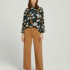 Angebote 🔔 TOM TAILOR Langarmbluse »Stehkragen Bluse mit LENZING(TM) ECOVERO(TM)« Beige large dot design, Black large dot design, Green large floral design, Green small floral design 🎁 36 Angebote 🔔 TOM TAILOR Langarmbluse »Stehkragen Bluse mit LENZING(TM) ECOVERO(TM)« Beige large dot design, Black large dot design, Green large floral design, Green small floral design 🎁 -Tom Tailor Verkaufsgeschäft 5e0ea3b1 f049 57d7 a983 05beea285793