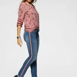 Angebote 😍 TOM TAILOR Röhrenjeans »Alexa slim« mit coolem Galon-Streifen an der Seitennaht ✨ -Tom Tailor Verkaufsgeschäft 5efc30da 487a 5660 9be6 21352a1207db