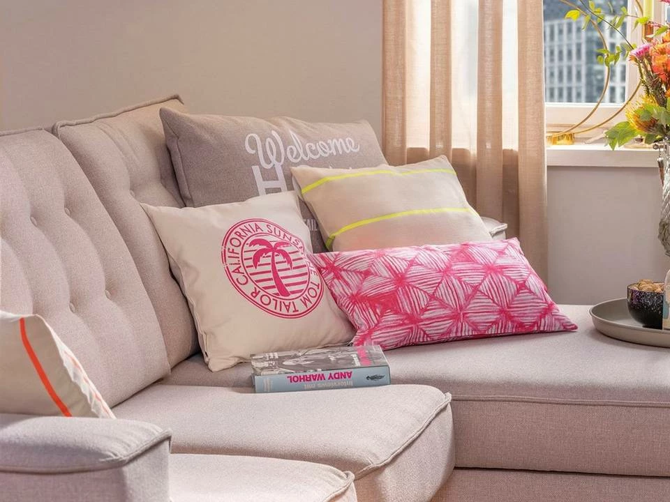 Brandneu 🔥 Kissenhülle »California Sunshine«, TOM TAILOR (1 Stück), mit Palme und Schriftzug Weiß-blau, Weiß-pink ✔️ 3 Brandneu 🔥 Kissenhülle »California Sunshine«, TOM TAILOR (1 Stück), mit Palme und Schriftzug Weiß-blau, Weiß-pink ✔️ - Image 3