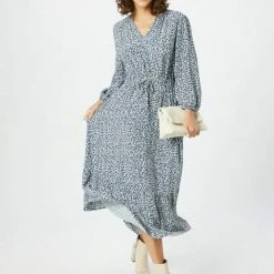 Beste Bewertungen von 🔥 TOM TAILOR Maxikleid Blue apricot paisley design, Pink big floral design, Blue offwhite minimal ❤️ -Tom Tailor Verkaufsgeschäft 894f7197 d5b1 5eb9 a8e7 7337c8f24fb9