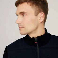 Schlussverkauf 😉 TOM TAILOR Strickjacke »Regular Fit Hybridjacke mit Steppungen« ✔️ 16 Schlussverkauf 😉 TOM TAILOR Strickjacke »Regular Fit Hybridjacke mit Steppungen« ✔️ -Tom Tailor Verkaufsgeschäft 8fb00f0d 2795 553e 8120 41201e11b543