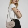 Neu 🔥 TOM TAILOR Umhängetasche »Jasmin Baguette Tasche mit Dekoverschluss« Light rose, Off white #ft5_slash# off white, Schwarz #ft5_slash# black ❤️