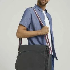 Blitzangebot ✔️ TOM TAILOR Messenger Bag »Warren«, mit praktischer Einteilung Dark Blue, Black ✨ 9 Blitzangebot ✔️ TOM TAILOR Messenger Bag »Warren«, mit praktischer Einteilung Dark Blue, Black ✨ -Tom Tailor Verkaufsgeschäft ac96b205 169e 5c02 b3e2 3ddae595030c