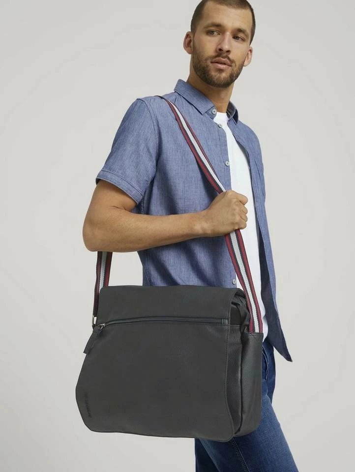 Blitzangebot ✔️ TOM TAILOR Messenger Bag »Warren«, mit praktischer Einteilung Dark Blue, Black ✨ 5 Blitzangebot ✔️ TOM TAILOR Messenger Bag »Warren«, mit praktischer Einteilung Dark Blue, Black ✨ - Image 5