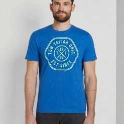 Rabatt 🔥 TOM TAILOR Rundhalsshirt mit großem Logoprint Dunkelgrau, Sky Captain Blue, Royalblau, Weiß 🌟 -Tom Tailor Verkaufsgeschäft b8d760b8 b66a 53e9 aa15 f60b5b9833a8