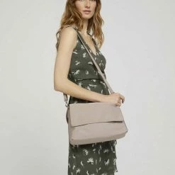 Schlussverkauf 👏 TOM TAILOR Umhängetasche »Lara Baguette Tasche mit Überschlag« Schwarz #ft5_slash# black, Beige ✔️ 13 Schlussverkauf 👏 TOM TAILOR Umhängetasche »Lara Baguette Tasche mit Überschlag« Schwarz #ft5_slash# black, Beige ✔️ -Tom Tailor Verkaufsgeschäft c4319be6 3512 5cec 8afc 4ff536ac893b