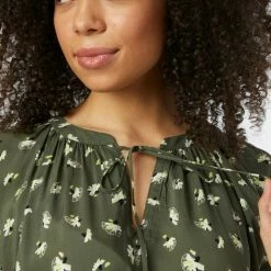 Coupon 🌟 TOM TAILOR Kurzarmbluse Khaki small floral design, Anemone blue, Khaki white outline leaves, Blau (51) ✔️ -Tom Tailor Verkaufsgeschäft e1d02168 6a0b 5c24 b770 46ba8c703561