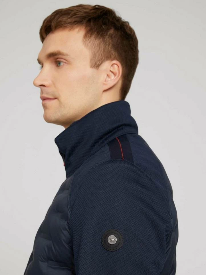 Am billigsten ✔️ TOM TAILOR Steppjacke »Gesteppte Complex Hybrid Jacke« Black, Frost Ash, Sky Captain Blue 🤩 6 Am billigsten ✔️ TOM TAILOR Steppjacke »Gesteppte Complex Hybrid Jacke« Black, Frost Ash, Sky Captain Blue 🤩 - Image 6